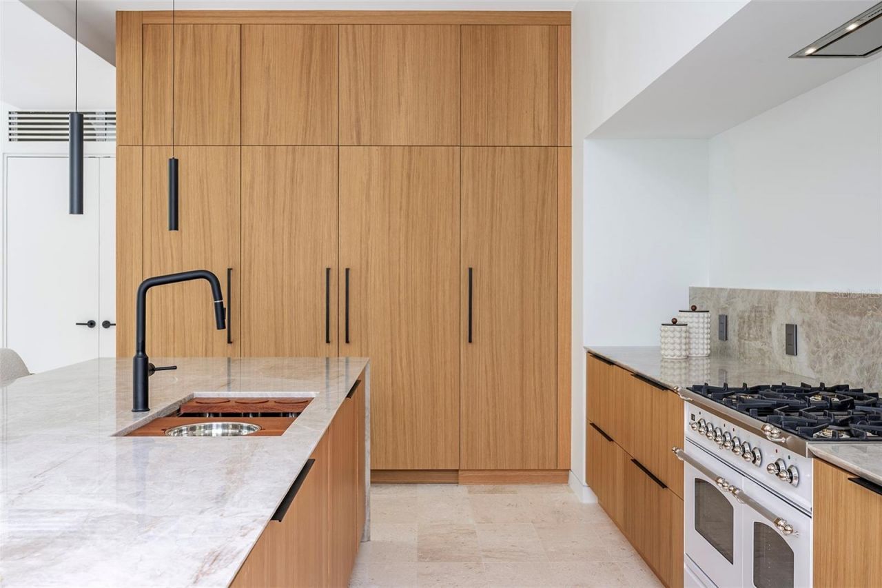 1642 Bahia Vista Street, Sarasota, FL 34239 Photo