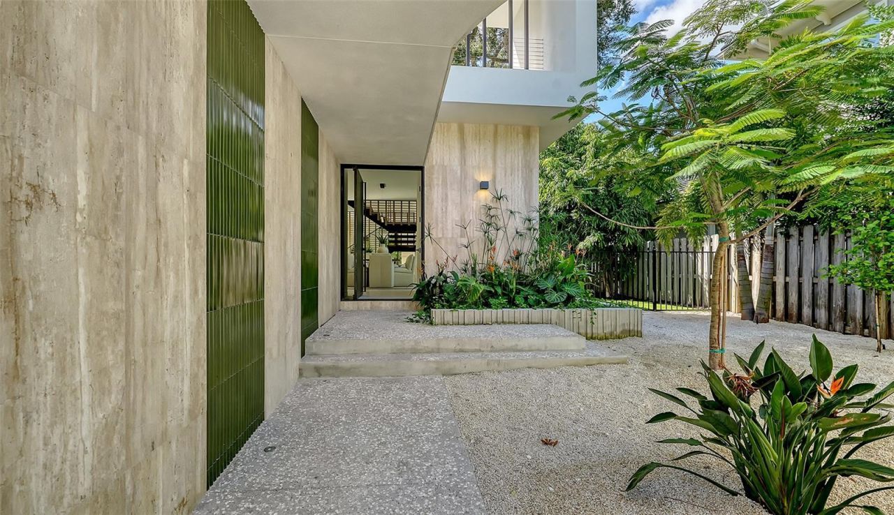 1642 Bahia Vista Street, Sarasota, FL 34239 Photo