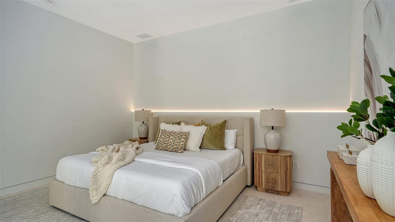 1642 Bahia Vista Street, Sarasota, FL 34239 Photo