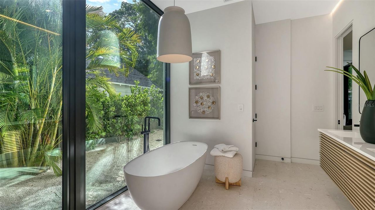 1642 Bahia Vista Street, Sarasota, FL 34239 Photo