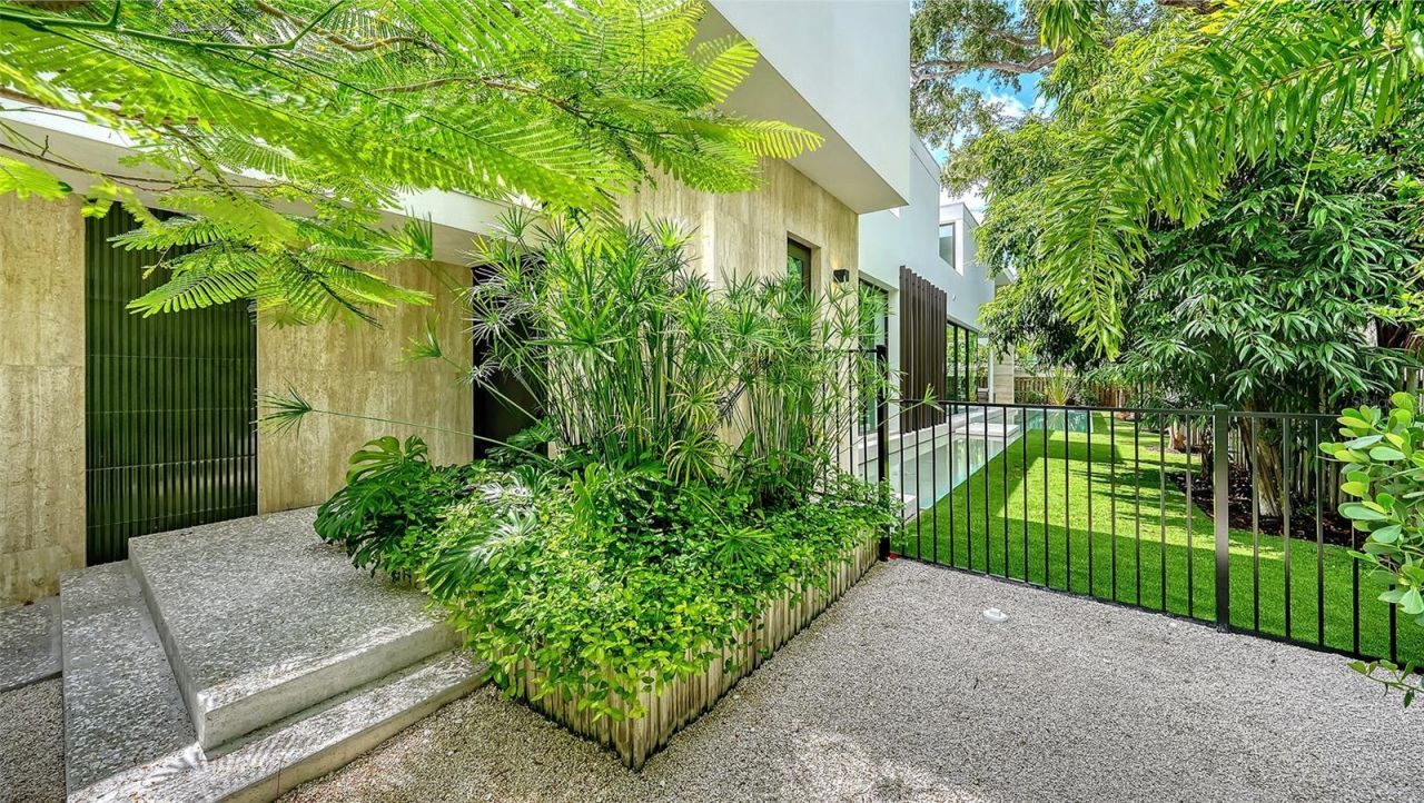 1642 Bahia Vista Street, Sarasota, FL 34239 Photo