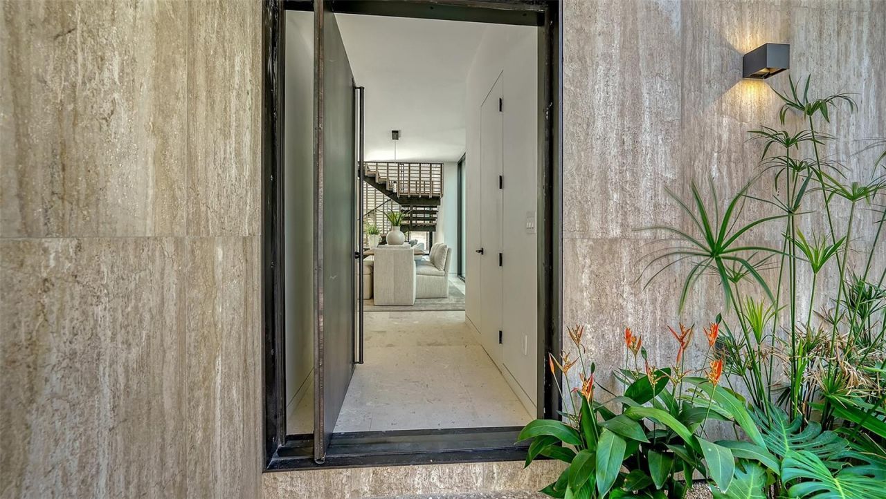 1642 Bahia Vista Street, Sarasota, FL 34239 Photo