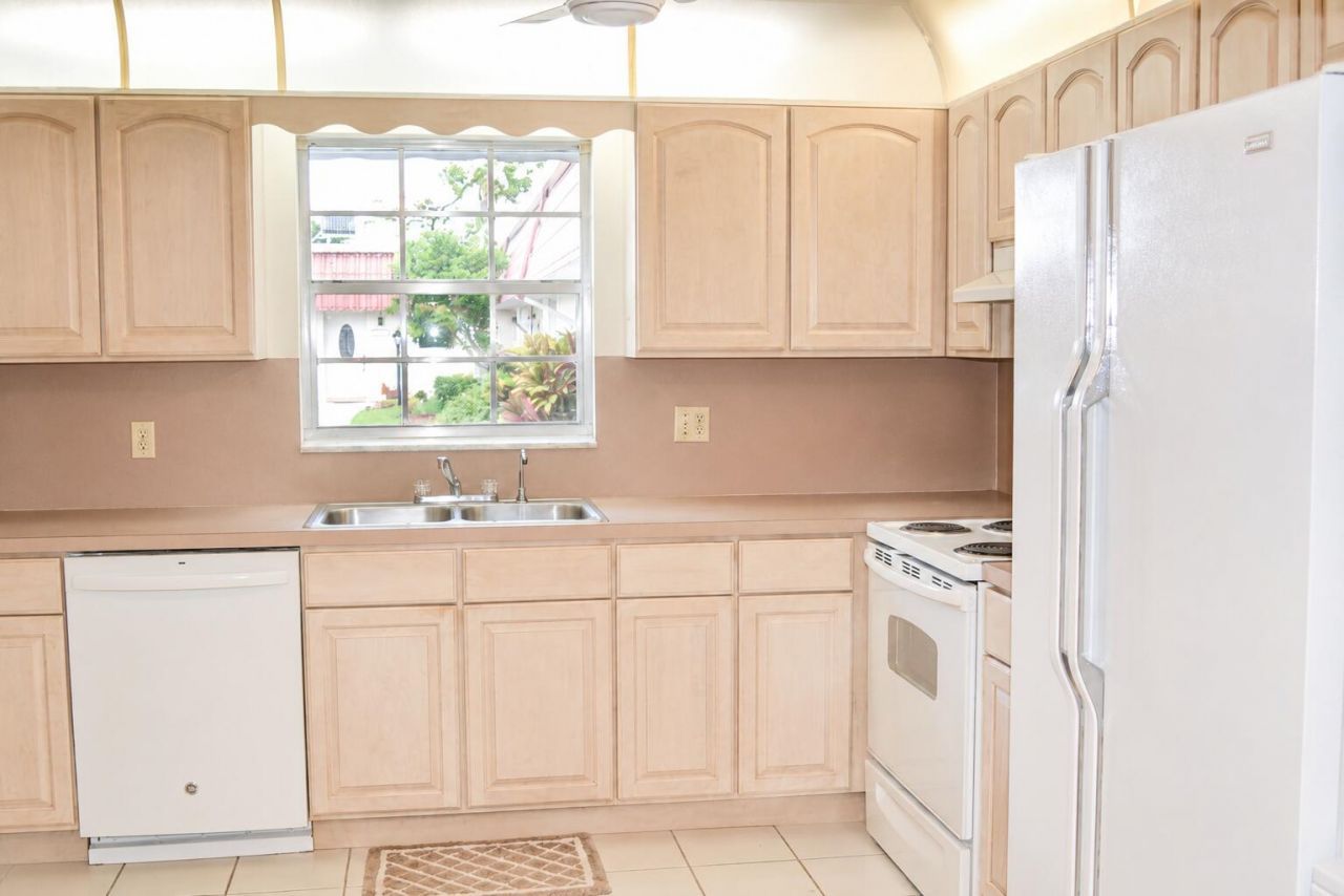 570 Laconia Circle, Lake Worth, FL 33467 Photo