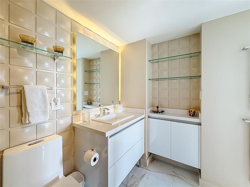 3625 N Country Club Drive, Unit 1204, Aventura, FL 33180 Photo