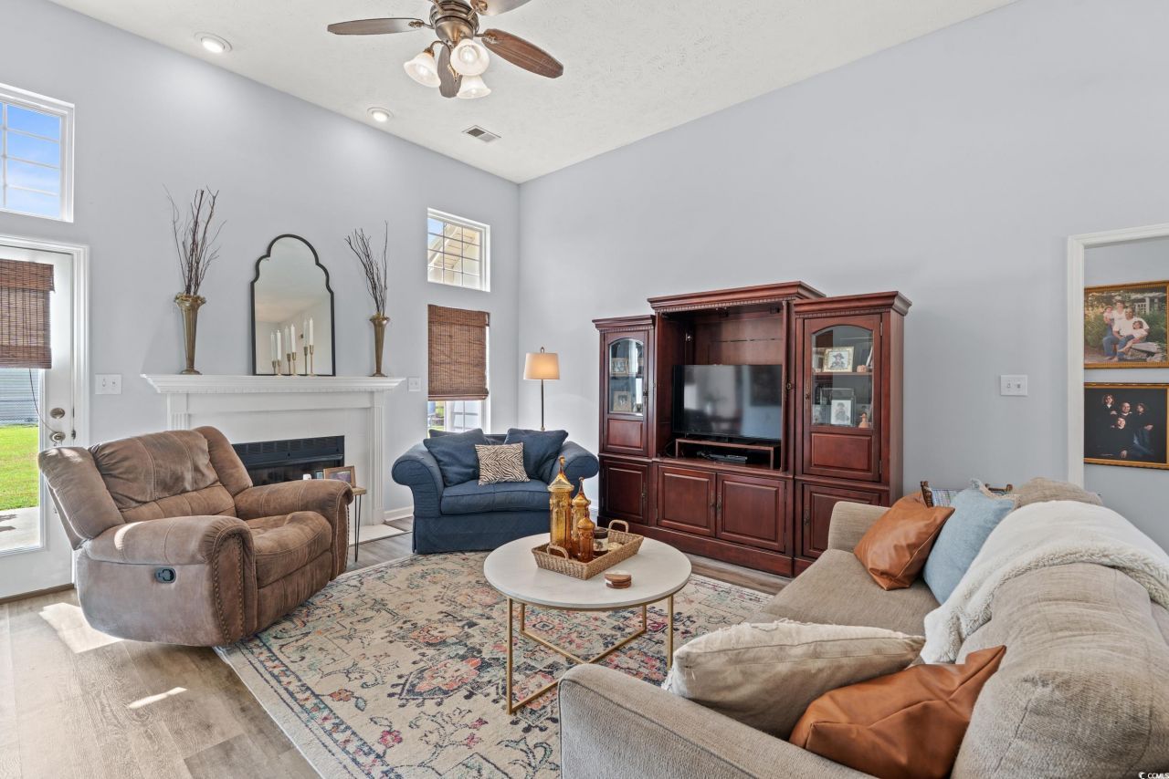 908 Saint James Ct. Photo 5