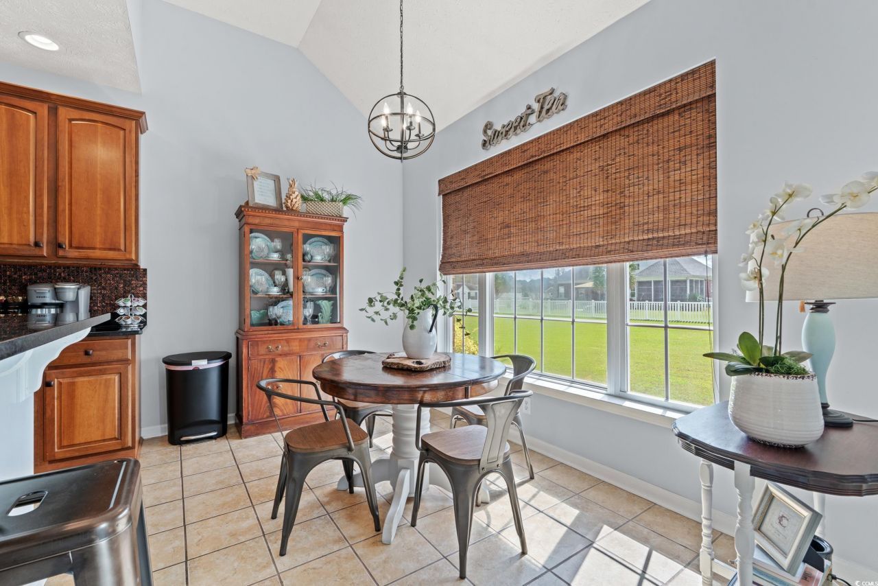 908 Saint James Ct. Photo 7