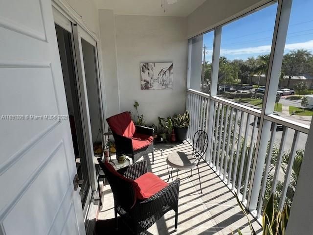 329 SE 3rd St, Unit 304S, Hallandale Beach, FL 33009 Photo