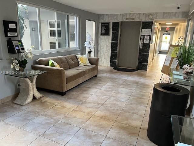 329 SE 3rd St, Unit 304S, Hallandale Beach, FL 33009 Photo