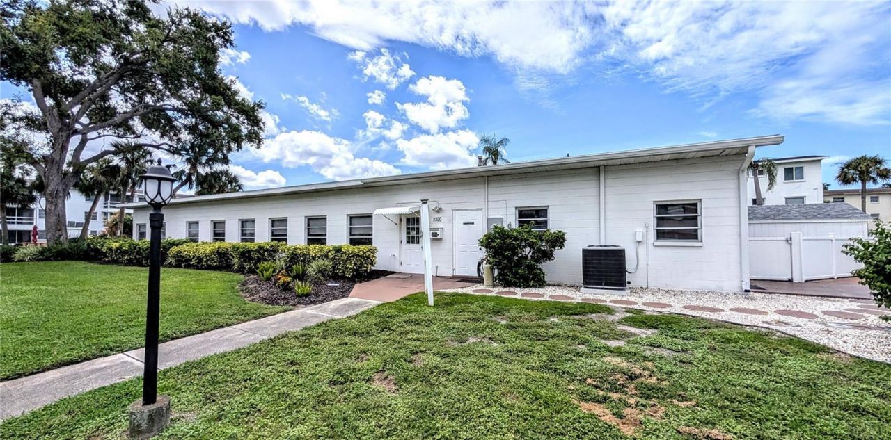 2303 Sunset Drive, Unit H7, Bradenton, FL 34207 Photo