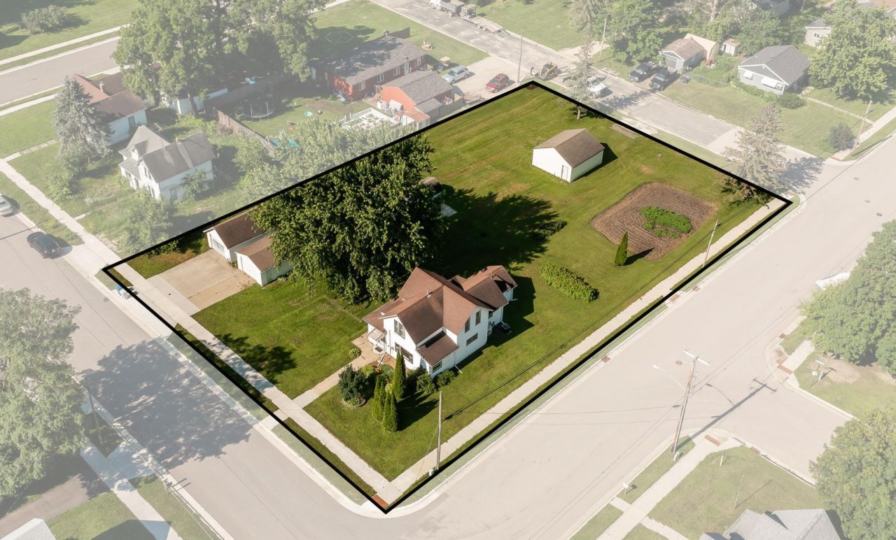 107 4th Avenue Ne, Dodge Center, MN 55927 Main Photo