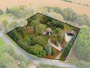 495 Oakview Drive, Claremont, MN 55924