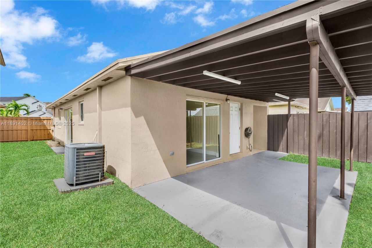 16215 SW 137th Ct, Miami, FL 33177 Photo