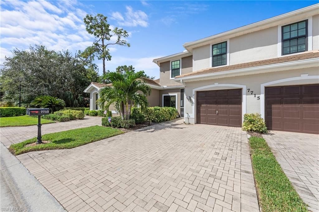 7715 Woodbrook Cir, Unit 3402, Naples, FL 34104 Photo