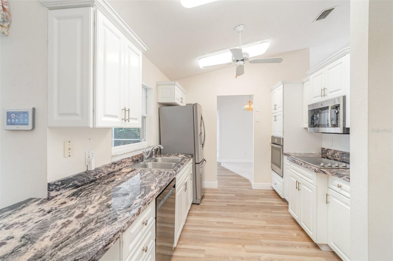 4817 61st Avenue Drive W, Unit 10B, Bradenton, FL 34210 Photo