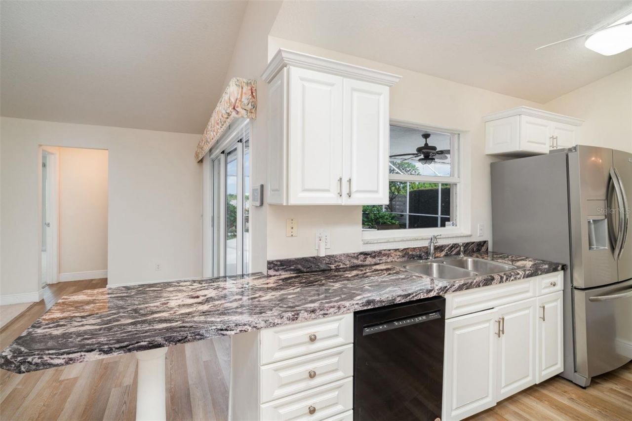 4817 61st Avenue Drive W, Unit 10B, Bradenton, FL 34210 Photo