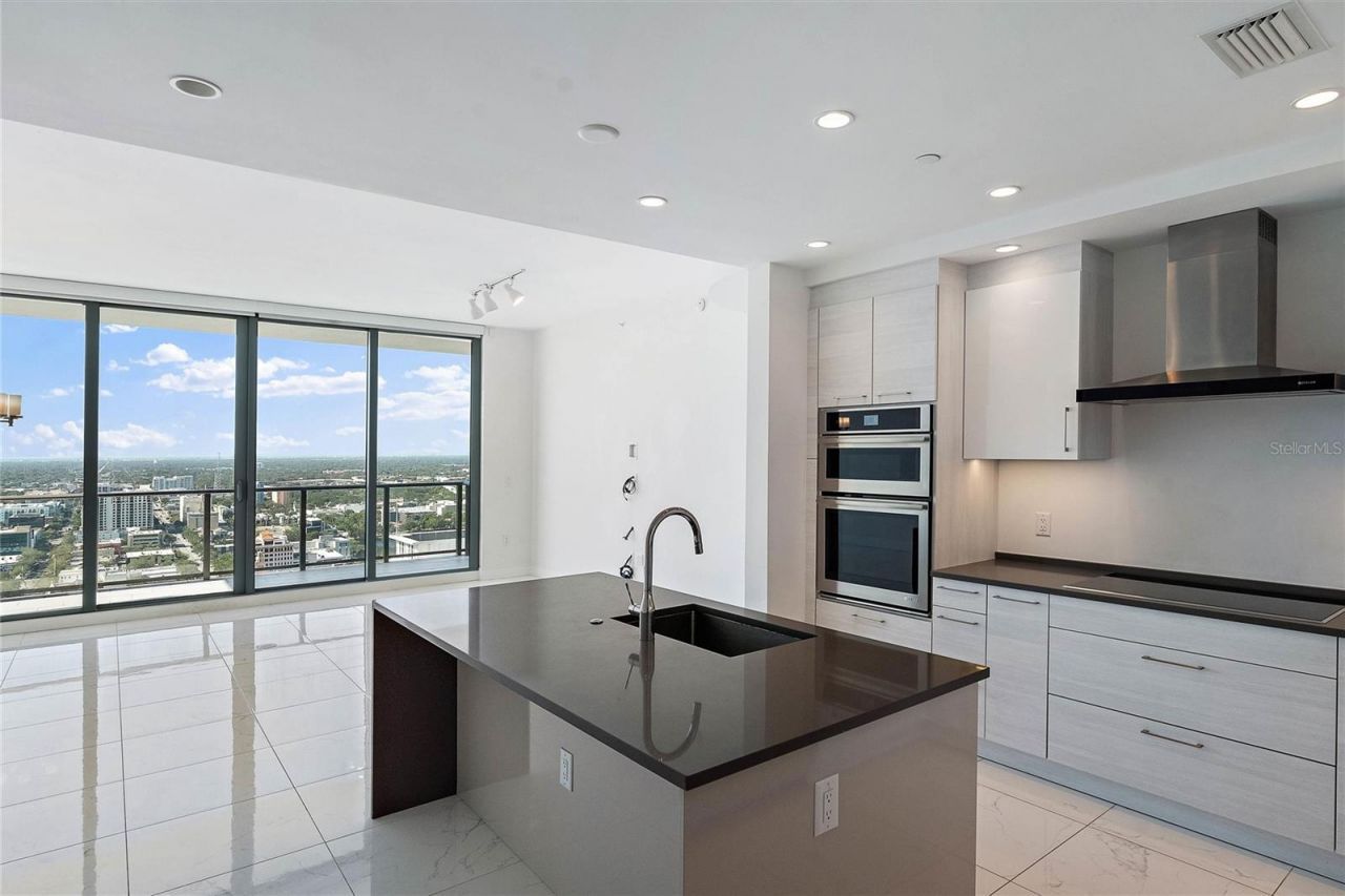 100 1st Avenue N, Unit 3307, Saint Petersburg, FL 33701 Photo