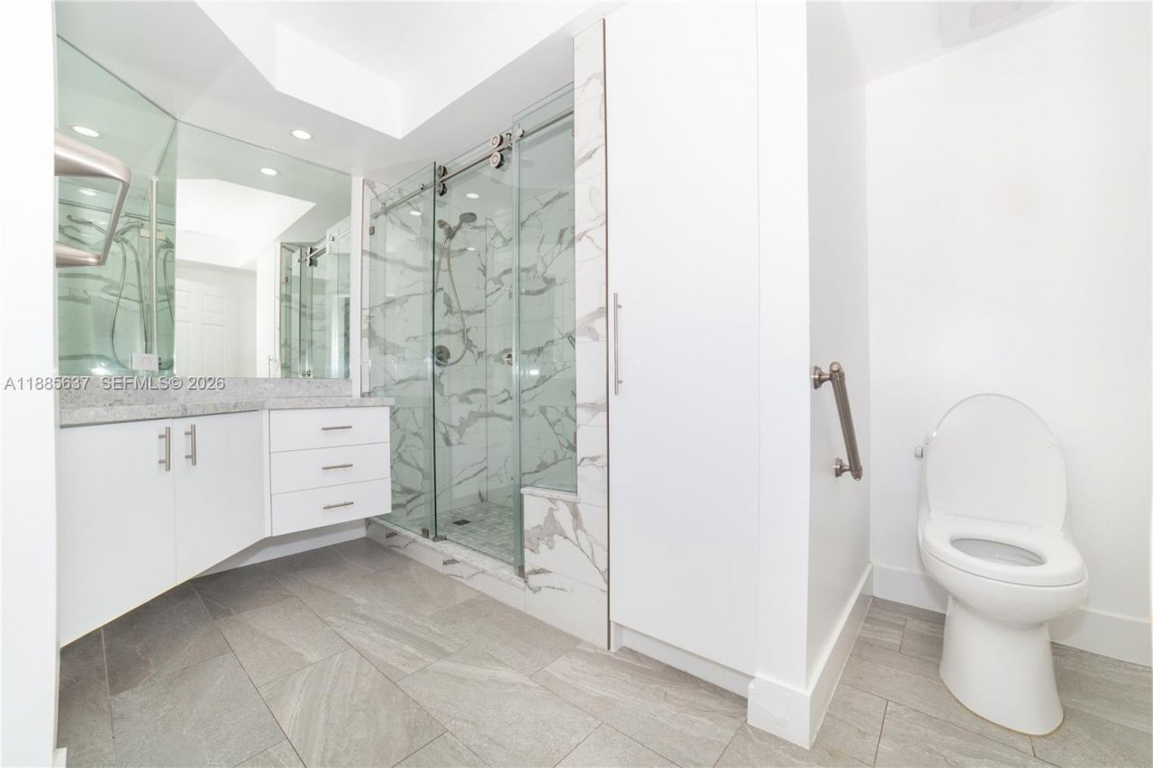 17150 N Bay Rd, Unit 2914, Sunny Isles Beach, FL 33160 Photo