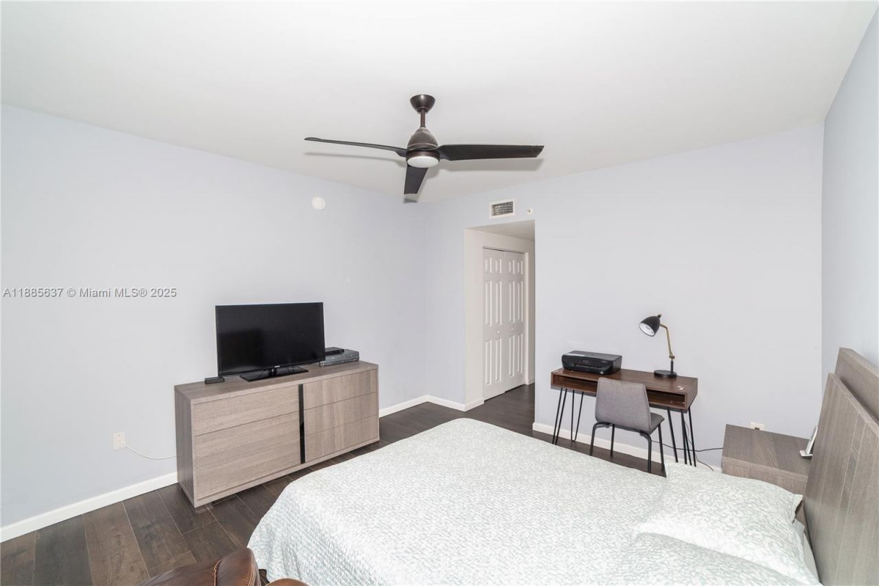 17150 N Bay Rd, Unit 2914, Sunny Isles Beach, FL 33160 Photo