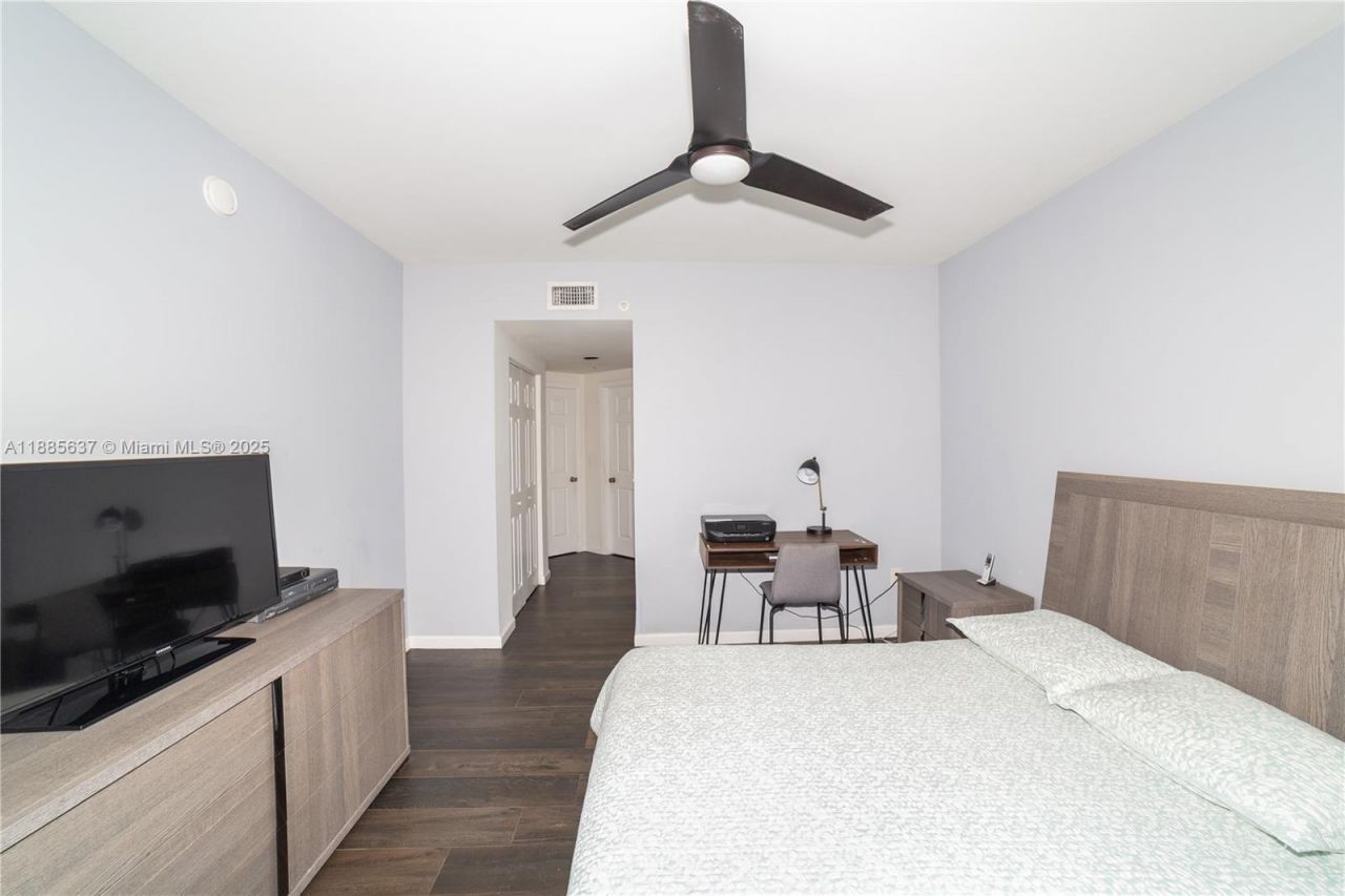 17150 N Bay Rd, Unit 2914, Sunny Isles Beach, FL 33160 Photo