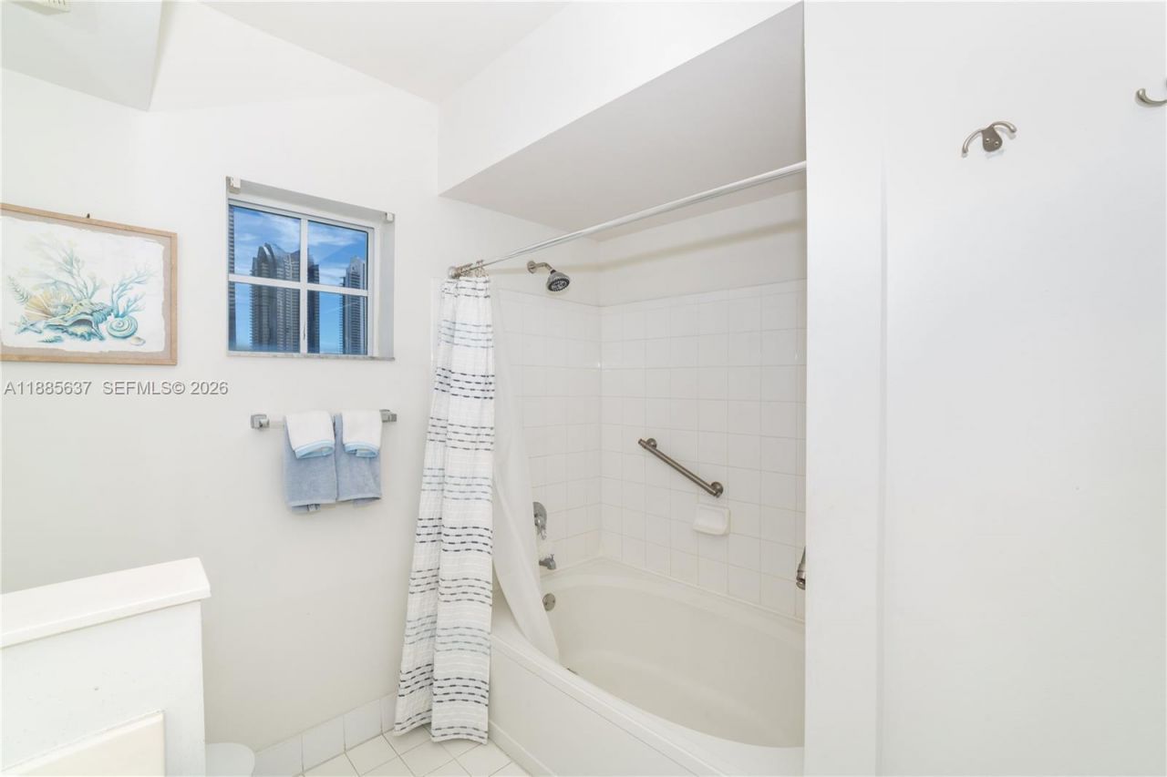 17150 N Bay Rd, Unit 2914, Sunny Isles Beach, FL 33160 Photo