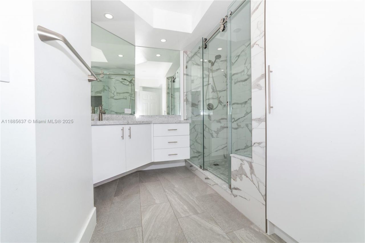 17150 N Bay Rd, Unit 2914, Sunny Isles Beach, FL 33160 Photo