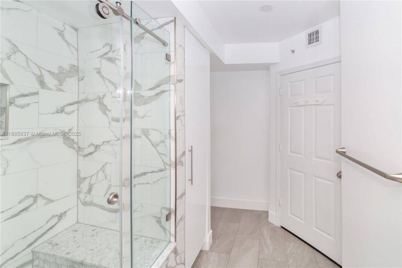 17150 N Bay Rd, Unit 2914, Sunny Isles Beach, FL 33160 Photo