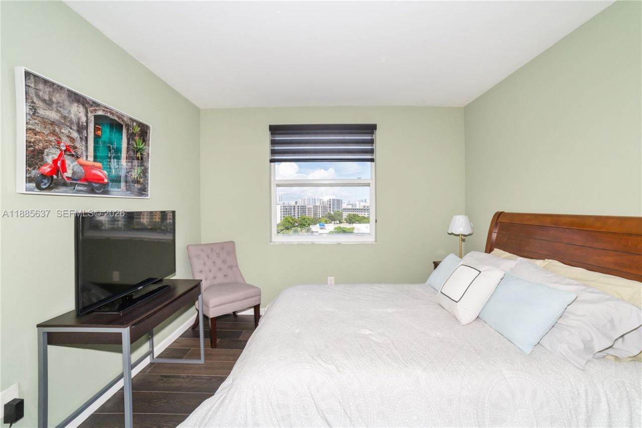 17150 N Bay Rd, Unit 2914, Sunny Isles Beach, FL 33160 Photo