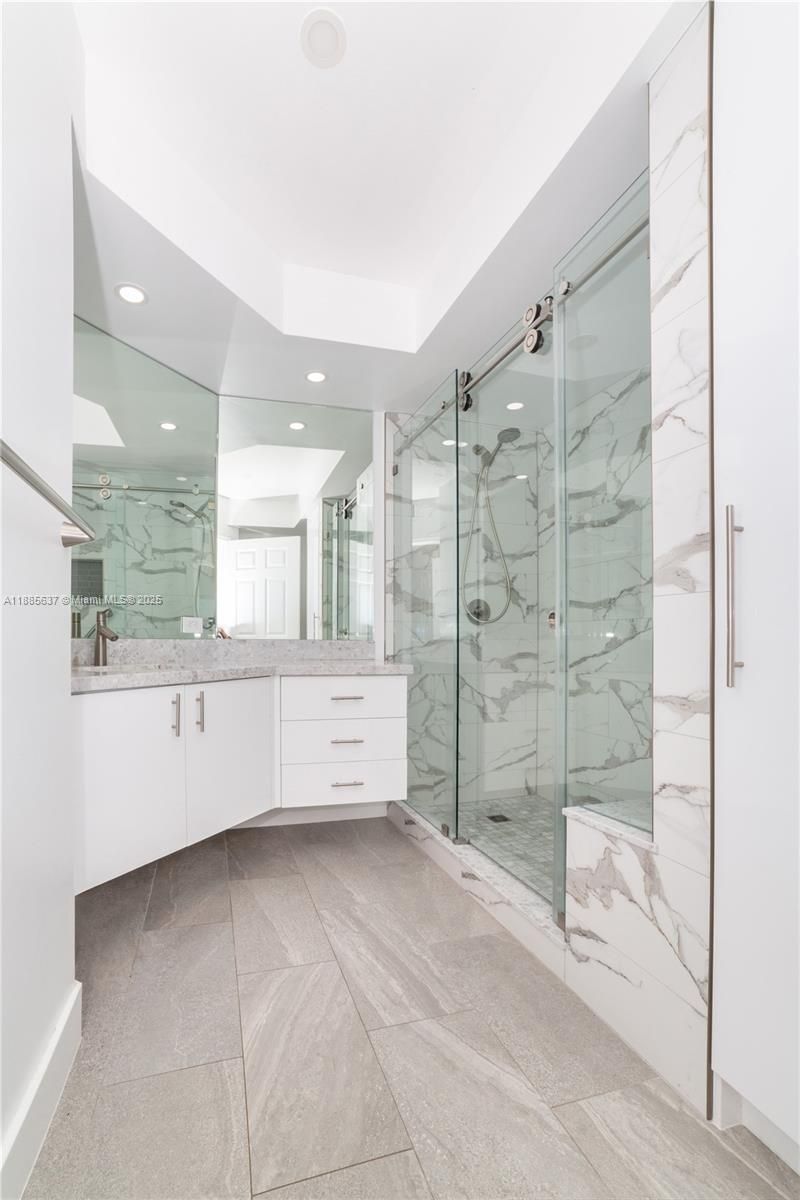 17150 N Bay Rd, Unit 2914, Sunny Isles Beach, FL 33160 Photo