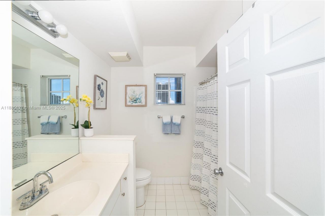 17150 N Bay Rd, Unit 2914, Sunny Isles Beach, FL 33160 Photo