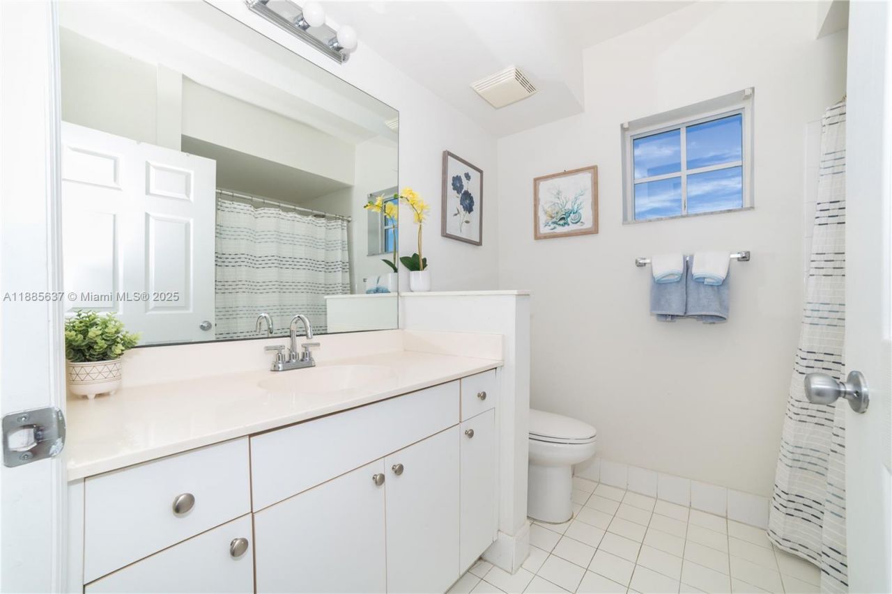 17150 N Bay Rd, Unit 2914, Sunny Isles Beach, FL 33160 Photo