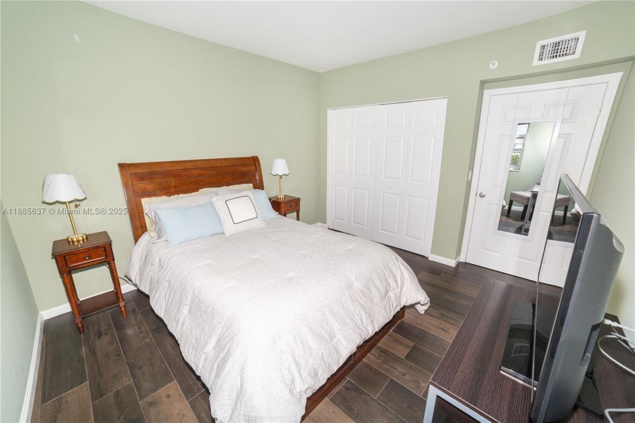 17150 N Bay Rd, Unit 2914, Sunny Isles Beach, FL 33160 Photo