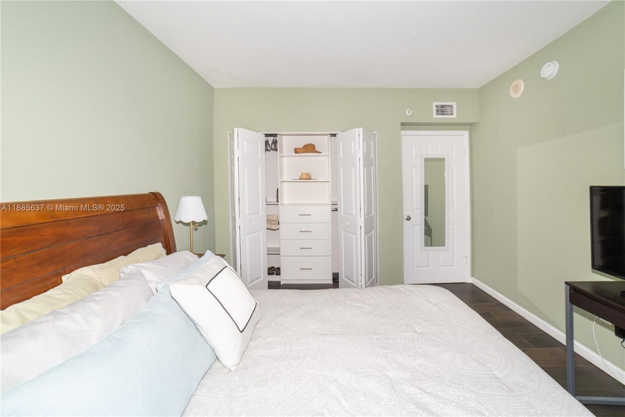 17150 N Bay Rd, Unit 2914, Sunny Isles Beach, FL 33160 Photo