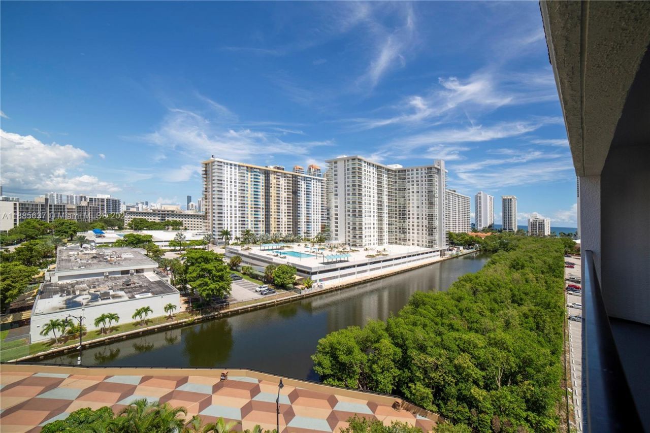 17150 N Bay Rd, Unit 2914, Sunny Isles Beach, FL 33160 Photo