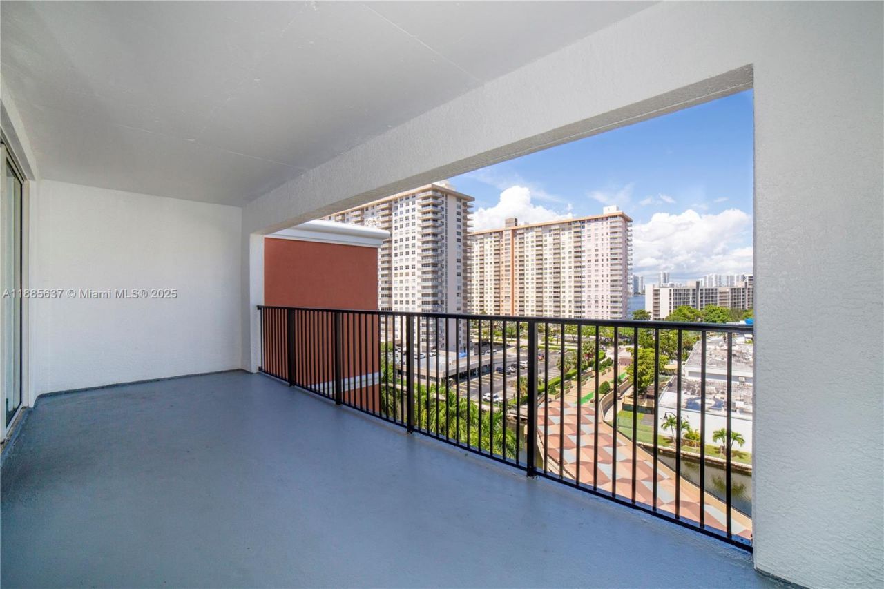 17150 N Bay Rd, Unit 2914, Sunny Isles Beach, FL 33160 Photo