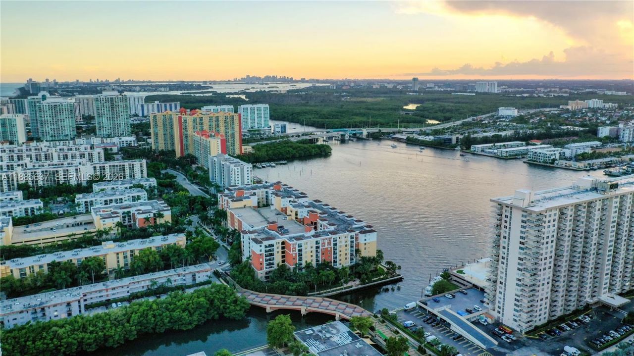 17150 N Bay Rd, Unit 2914, Sunny Isles Beach, FL 33160 Photo