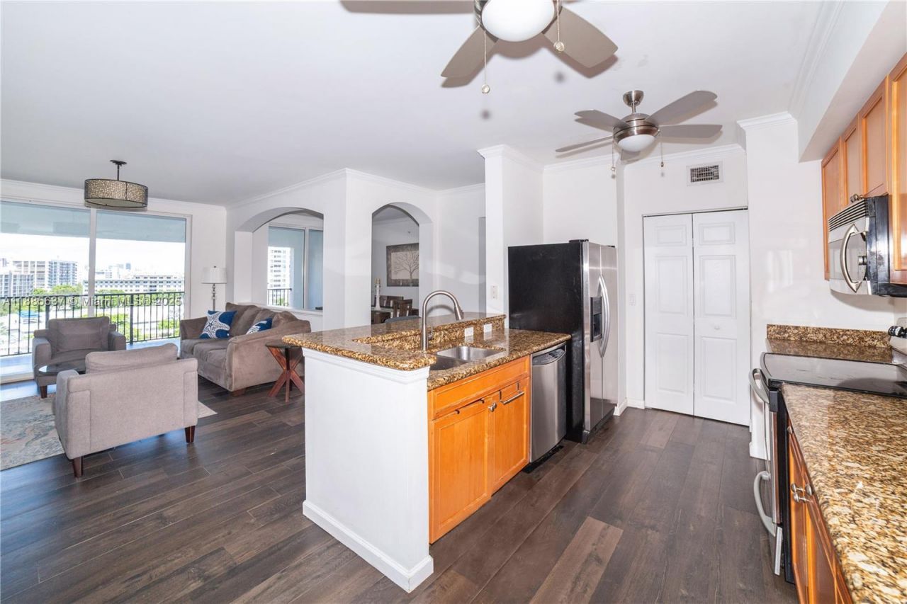 17150 N Bay Rd, Unit 2914, Sunny Isles Beach, FL 33160 Photo