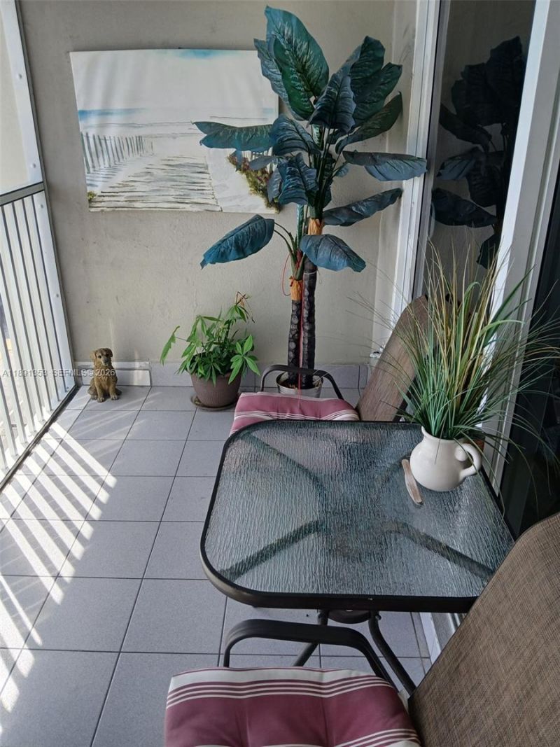 330 SE 2nd St, Unit 503E, Hallandale Beach, FL 33009 Photo