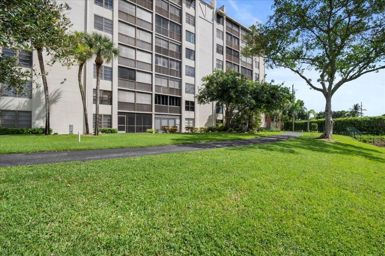 14475 Strathmore Lane, Unit 402, Delray Beach, FL 33446 Photo
