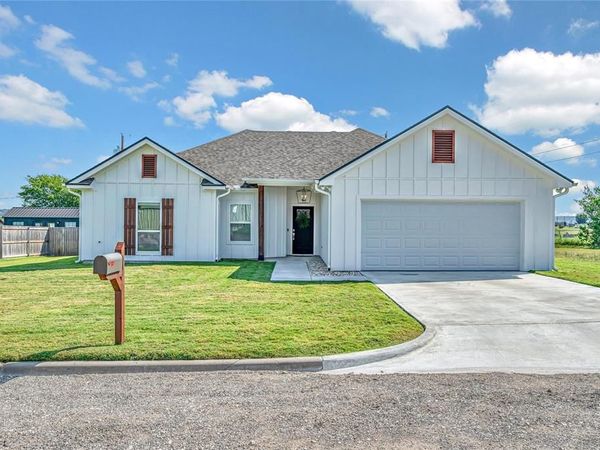 910 S Avenue J, Clifton, TX 76634