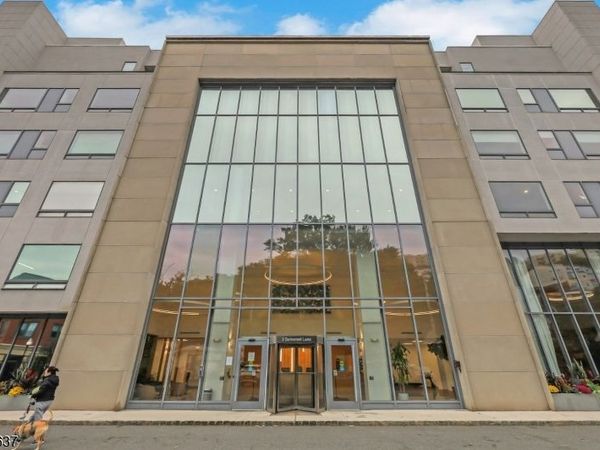 3 Somerset Ln-Glass House, Edgewater, NJ 07020