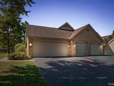 4868 Pine Eagles Court, Brighton, MI 48116