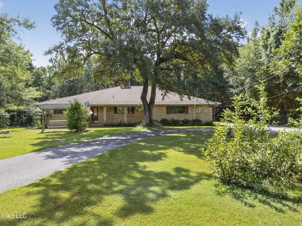 2325 N Country Club Lane, Biloxi, MS 39532