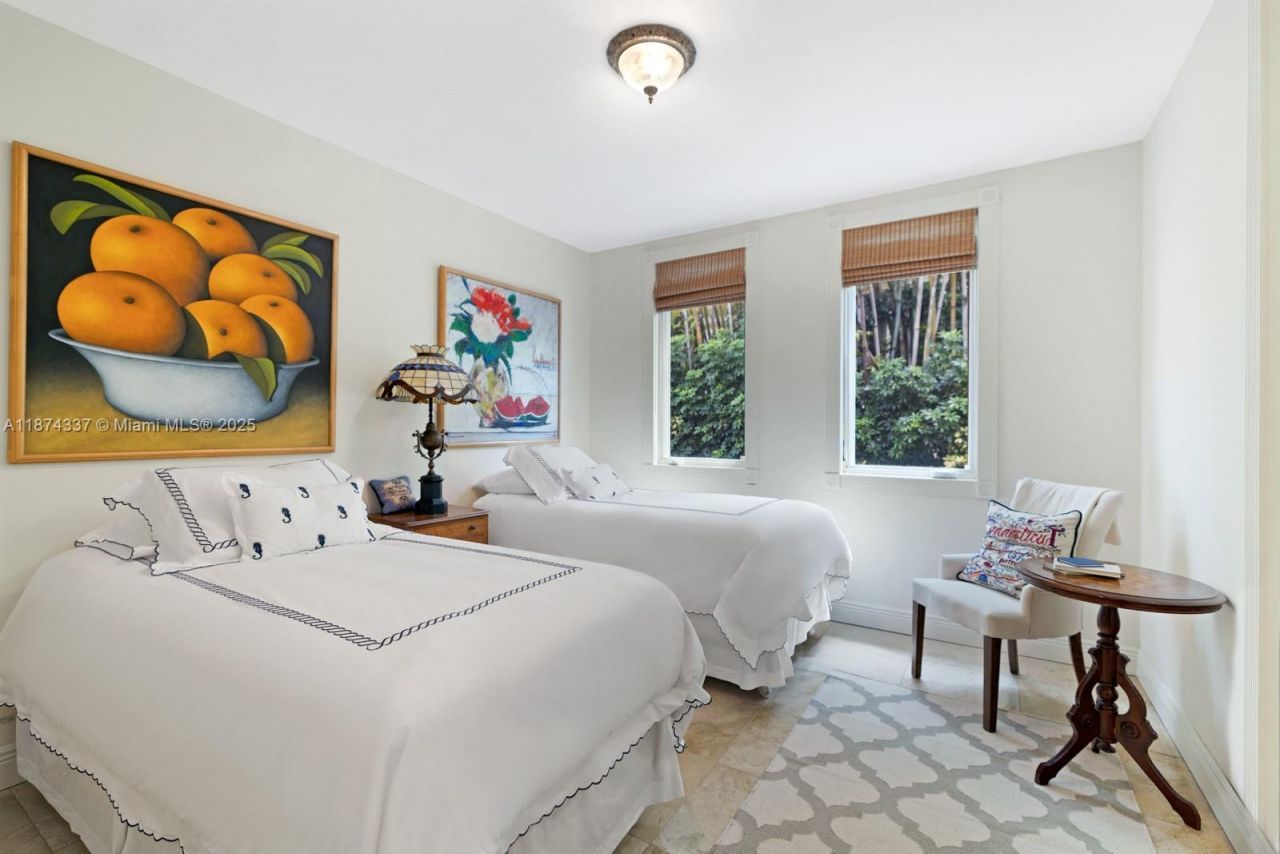 277 Veleros Ct, Coral Gables, FL 33143 Photo