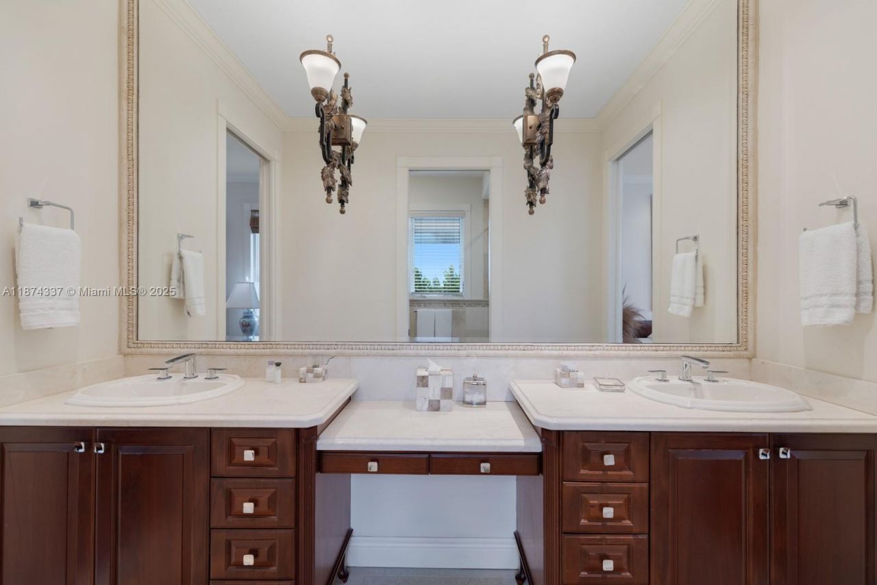 277 Veleros Ct, Coral Gables, FL 33143 Photo