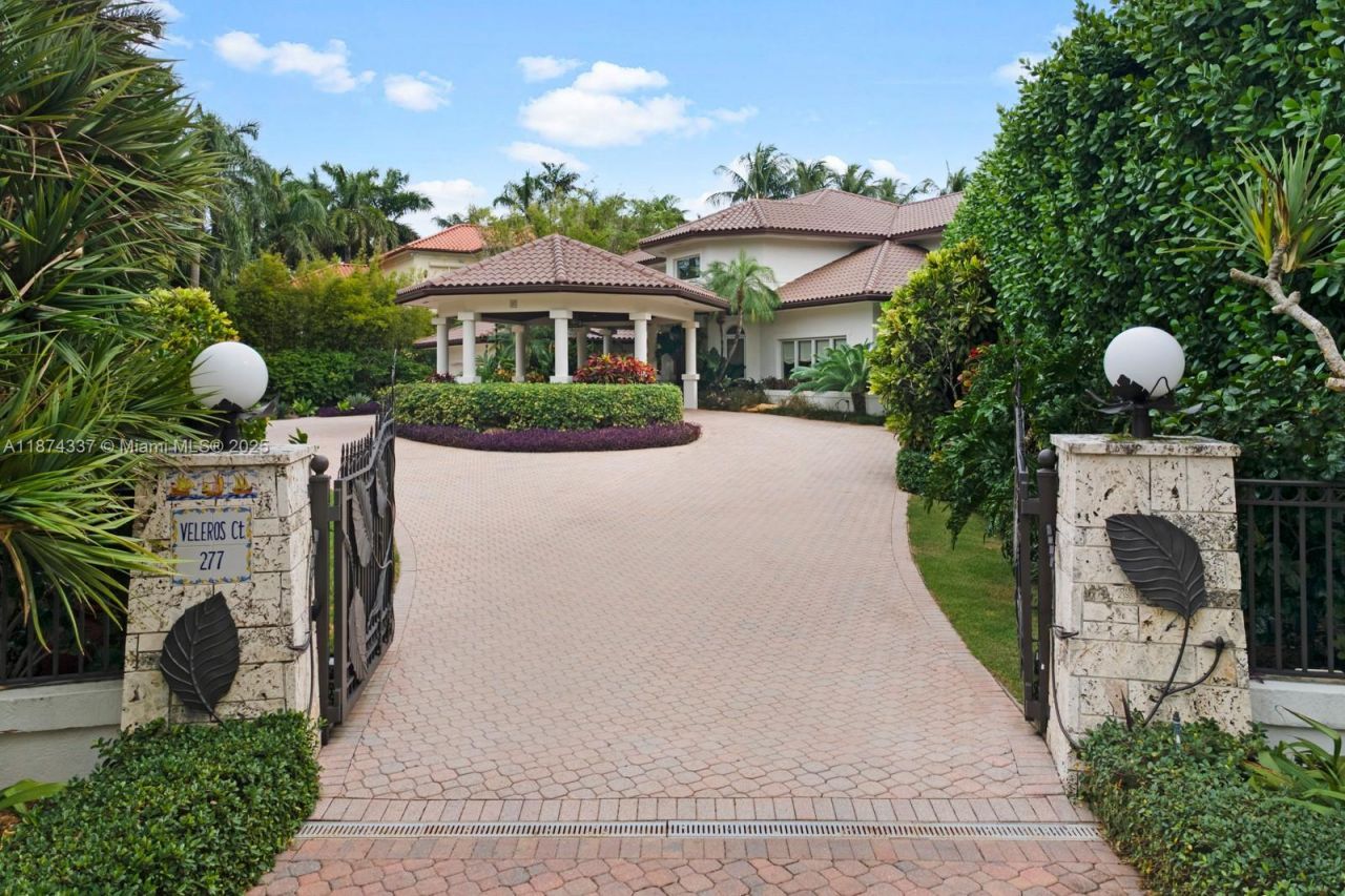 277 Veleros Ct, Coral Gables, FL 33143 Photo