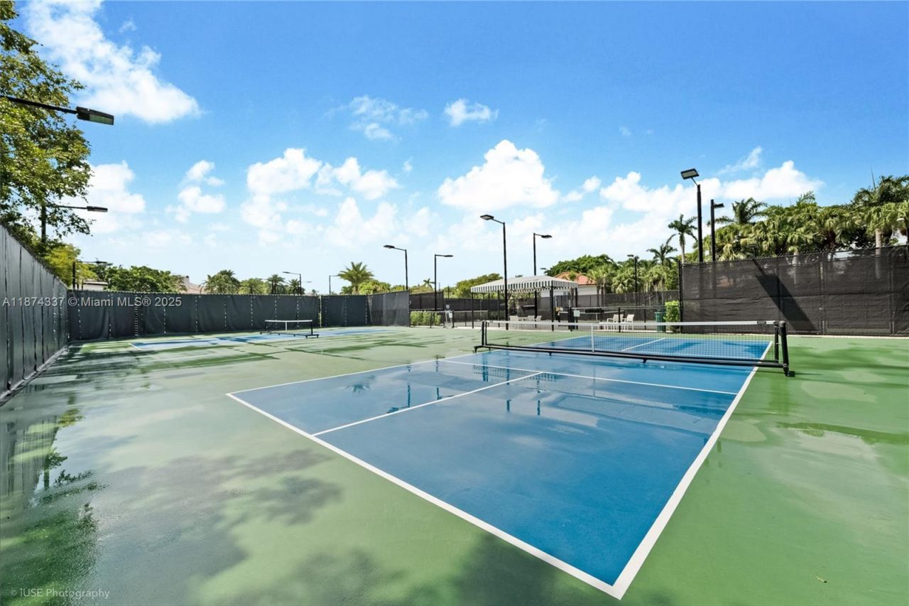 277 Veleros Ct, Coral Gables, FL 33143 Photo