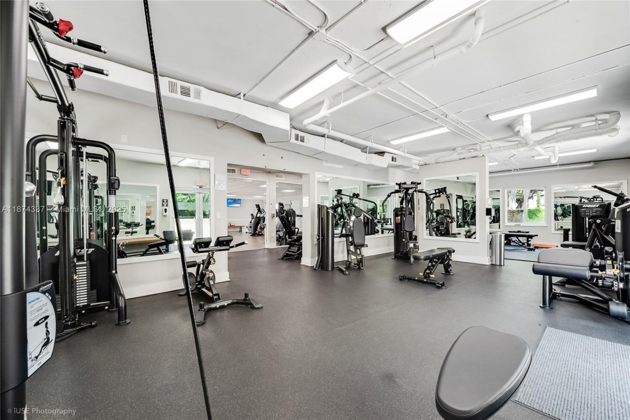 277 Veleros Ct, Coral Gables, FL 33143 Photo