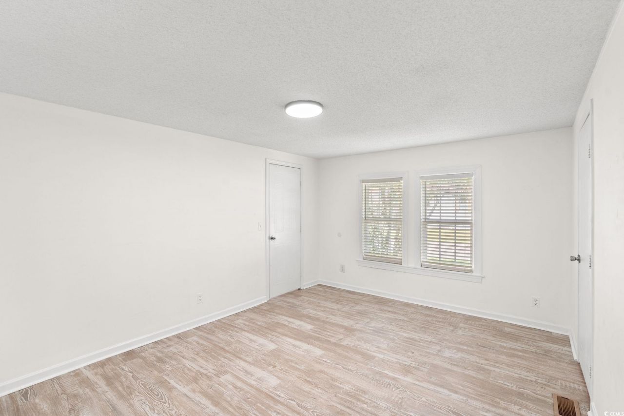 992 Cobblestone Ln. Photo 10