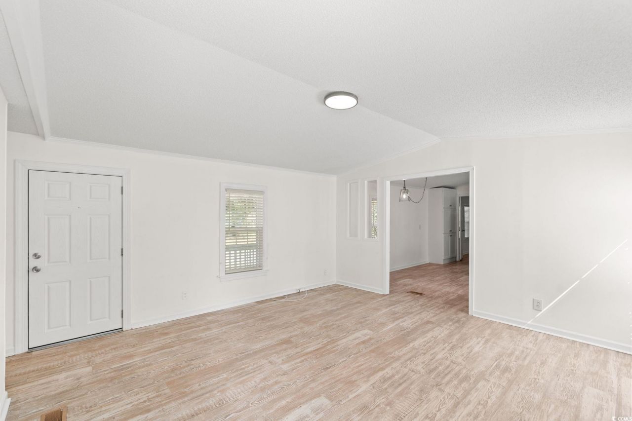 992 Cobblestone Ln. Photo 4