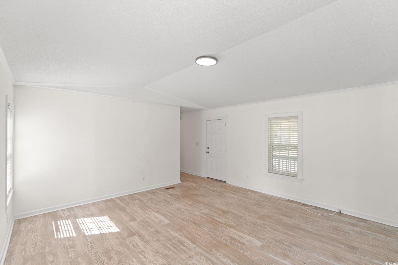 992 Cobblestone Ln. Photo 5